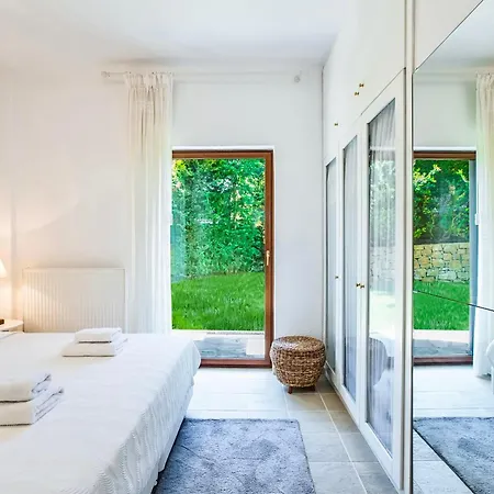 Vila The Sani Jewels, Urania With Pool *