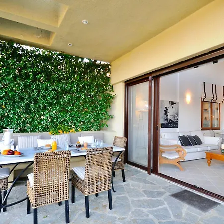 Vila The Sani Jewels, Urania With Pool *
