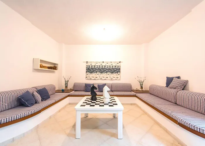 The Sani Jewels, Urania Villa